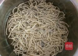 凉拌牛筋面的做法图解2
