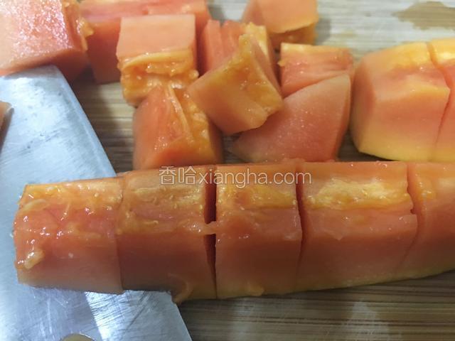 把果肉全部取出待用