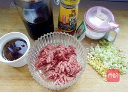 牛肉馅大包子的做法图解1