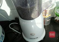 黑芝麻红枣豆浆的做法图解3