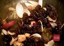 猪肉炒木耳的做法图解5