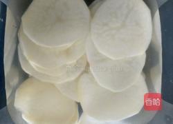 土豆炒洋葱的做法图解1