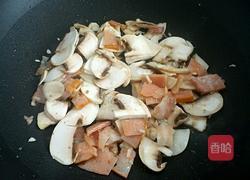 奶油蘑菇意面的做法图解4