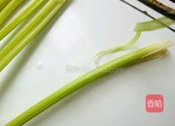 芹菜炒五花肉的做法图解2