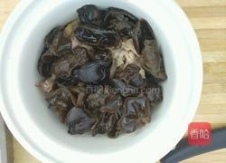 木耳炖鸡的做法图解6
