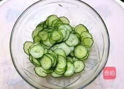 皮蛋黄瓜的做法图解2