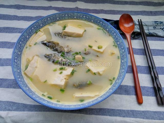 起锅撒上葱花即可