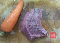 胡萝卜牛肉丝的做法图解1