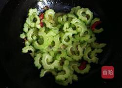 苦瓜炒培根的做法图解7