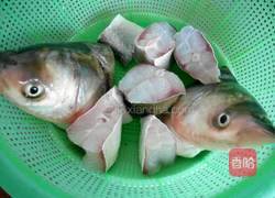 豆腐烧鱼块的做法图解1