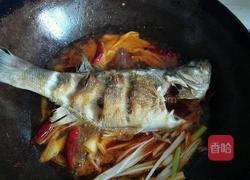 豆瓣酱烧鲈鱼的做法图解10