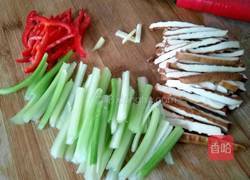 西芹香干小炒的做法图解3