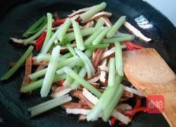 西芹香干小炒的做法图解7