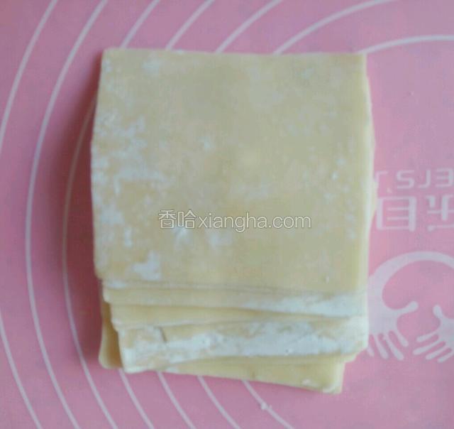 准备好馄饨皮，我是买现成的