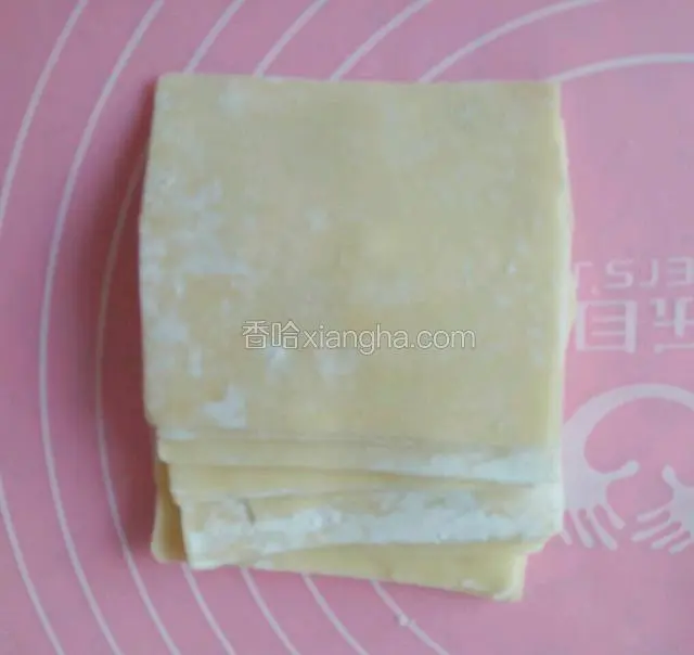 准备好馄饨皮，我是买现成的