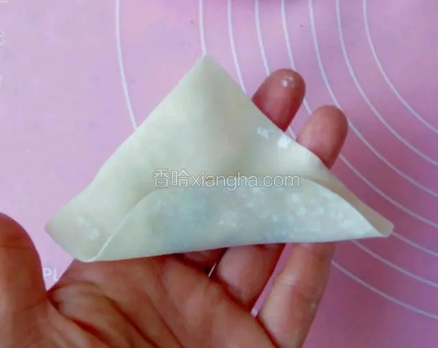 向上翻卷一下