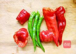 辣椒炒猪皮的做法图解2