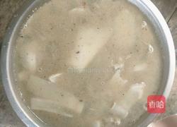 水煮酸笋猪杂汤的做法图解4