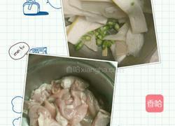 水煮酸笋猪杂汤的做法图解1