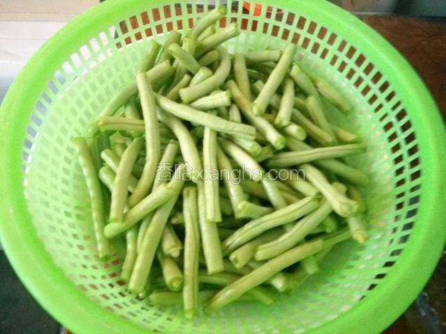 缸豆折好洗净