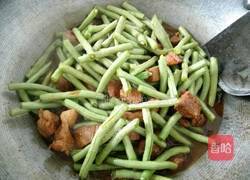 豇豆红烧肉的做法图解10
