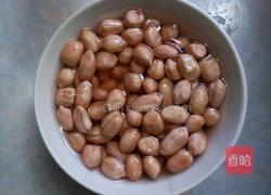 柴鱼花生粥的做法图解2