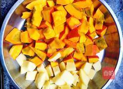 土豆炖南瓜的做法图解1
