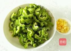 豆豉炒苦瓜的做法图解2