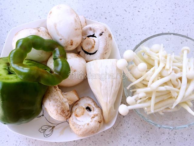 准备食材如图。
