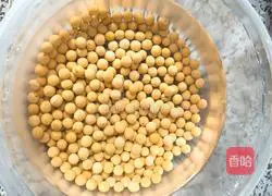 Illustration of how to cook pig's trotters with soybeans 2