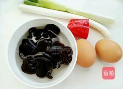 大葱木耳炒鸡蛋的做法图解1