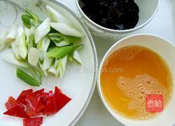 大葱木耳炒鸡蛋的做法图解3