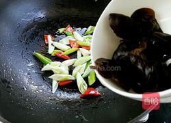 大葱木耳炒鸡蛋的做法图解7