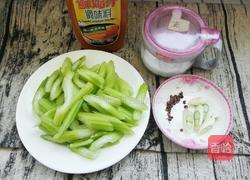 素炒芹菜的做法图解1