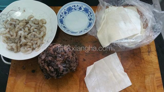 拌匀开始包馄饨