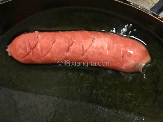 炸出花来，翻面，每一个面都要煎到