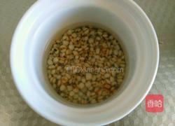 薏米红豆莲子粥的做法图解1