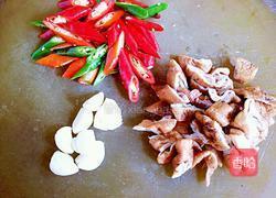 泡椒肥肠的做法图解2