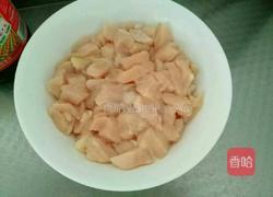 土豆炒鸡块的做法图解1
