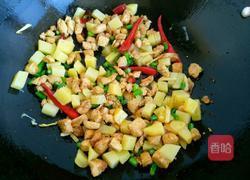 土豆炒鸡块的做法图解8