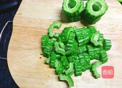 苦瓜炒虾仁的做法图解5