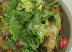 浇汁红烧鱼的做法图解1