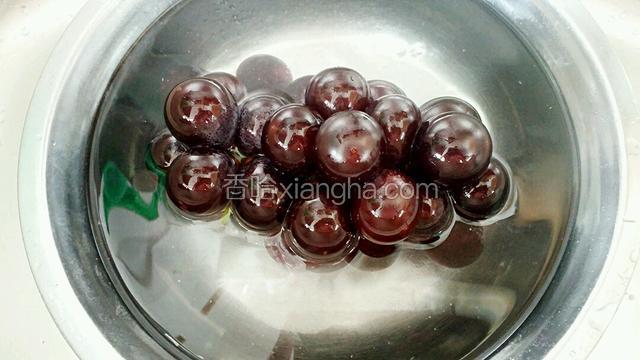 再放入淡盐水中浸泡半个小时。