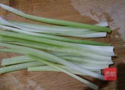 腰果炒芹菜的做法图解1