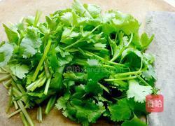 香菜炒鸡蛋的做法图解3