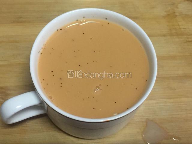 根据喜好加入炼乳，和砂糖，我比较喜欢多加点糖、但是加点炼乳可以提升奶香味