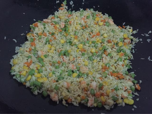 然后加入炒好的材料