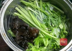木耳芹菜包子的做法图解7