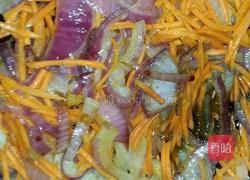 胡萝卜炒洋葱的做法图解5