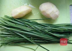 韭菜炒土豆的做法图解1